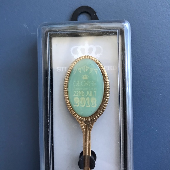 Set Of 4 Royal Memorabilia Teaspoons - Picture 5 of 5